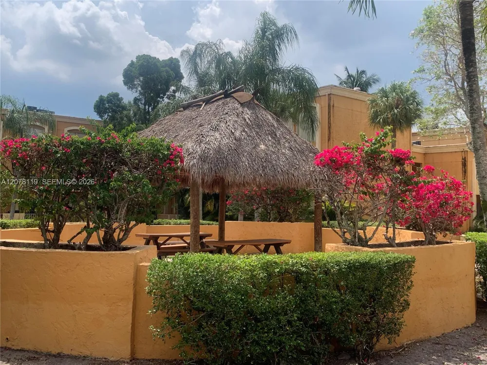 17911 NW 68th Ave #O202 Hialeah, FL 33015