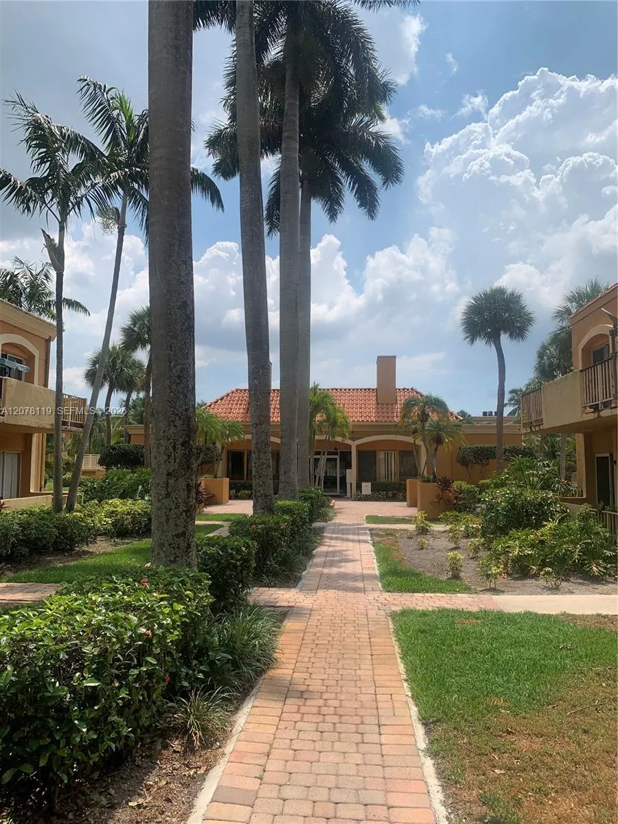 17911 NW 68th Ave #O202 Hialeah, FL 33015