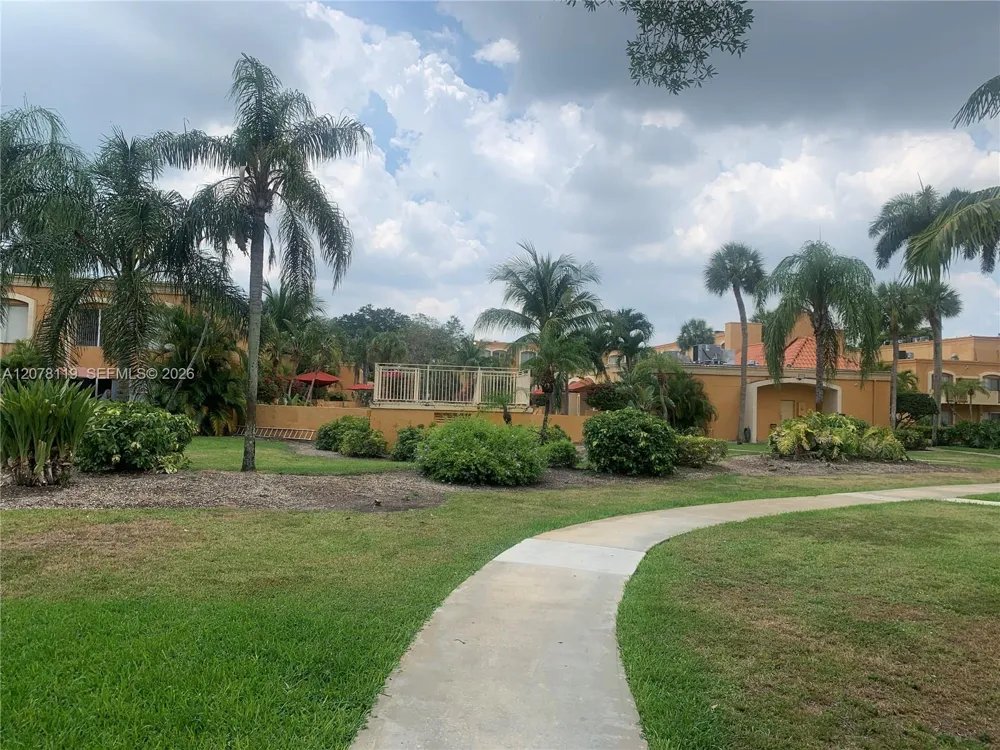 17911 NW 68th Ave #O202 Hialeah, FL 33015