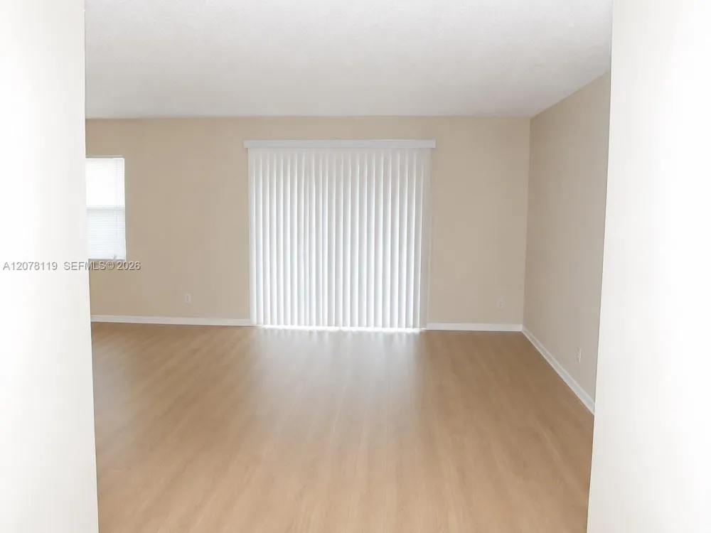 17911 NW 68th Ave #O202 Hialeah, FL 33015