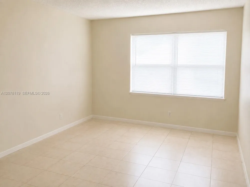 17911 NW 68th Ave #O202 Hialeah, FL 33015