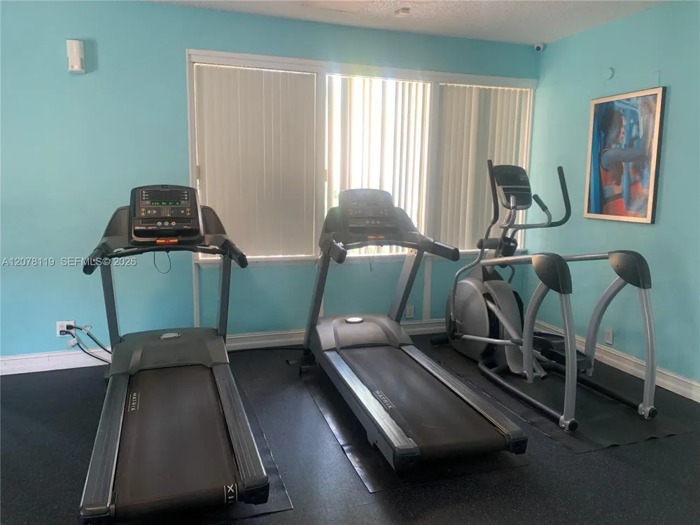 17911 NW 68th Ave #O202 Hialeah, FL 33015