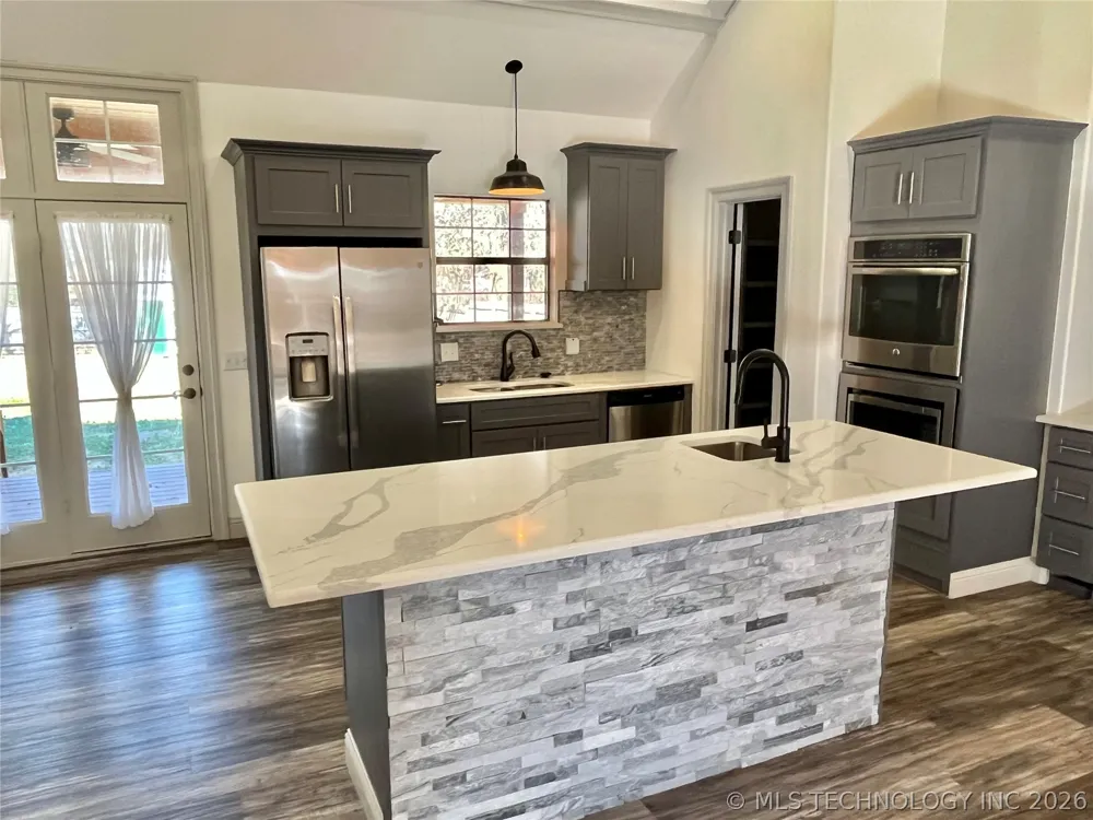 209 9 AVENUE Madill, OK 73446