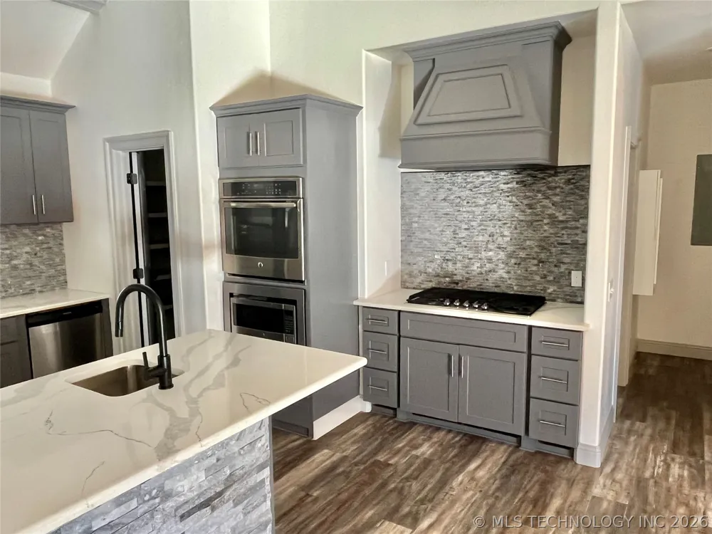209 9 AVENUE Madill, OK 73446