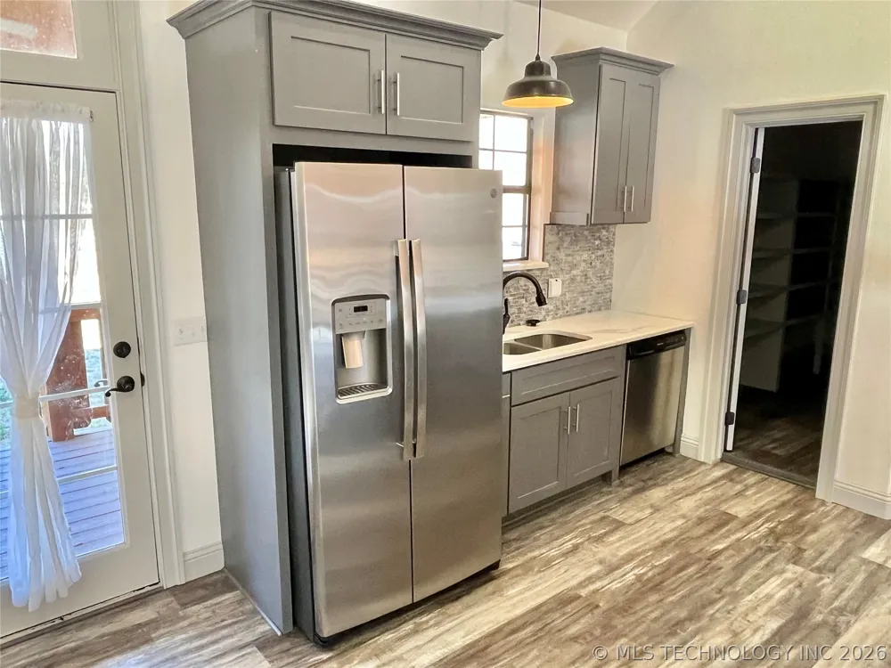 209 9 AVENUE Madill, OK 73446