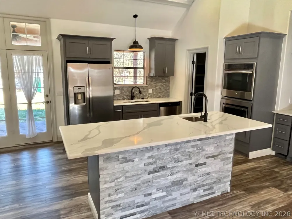 209 9 AVENUE Madill, OK 73446