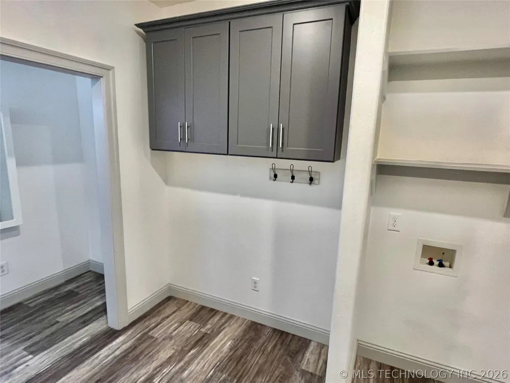209 9 AVENUE Madill, OK 73446