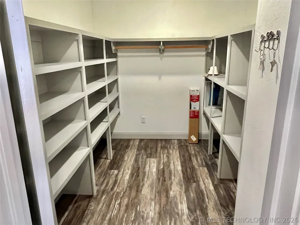 209 9 AVENUE Madill, OK 73446