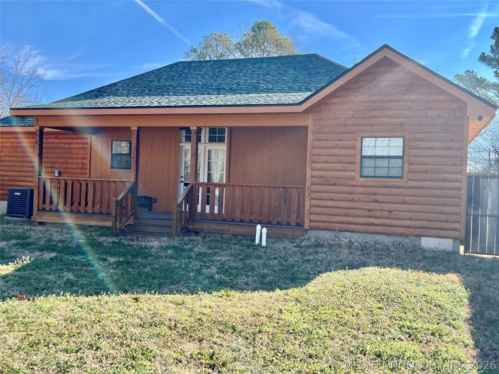 209 9 AVENUE Madill, OK 73446