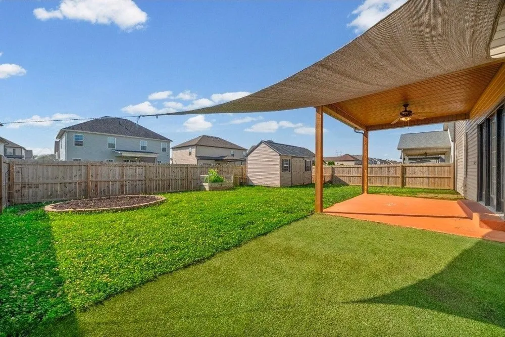 1483 Kingbird Dr Clarksville, TN 37040
