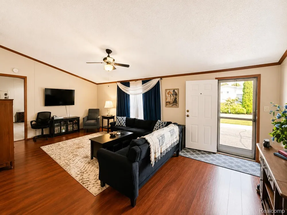 28917 Briarwood Huron Charter Township, MI 48134