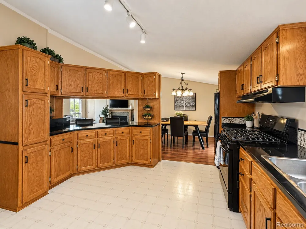 28917 Briarwood Huron Charter Township, MI 48134