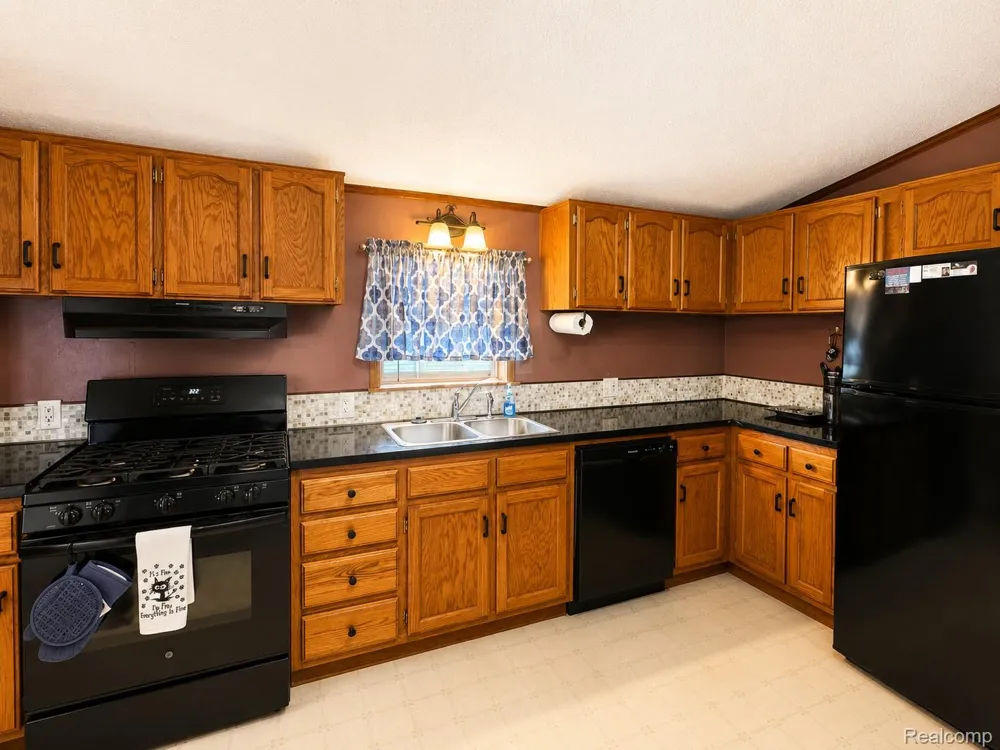 28917 Briarwood Huron Charter Township, MI 48134