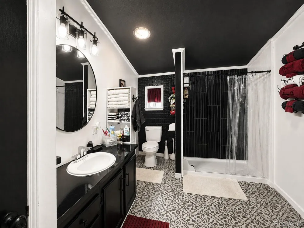 28917 Briarwood Huron Charter Township, MI 48134