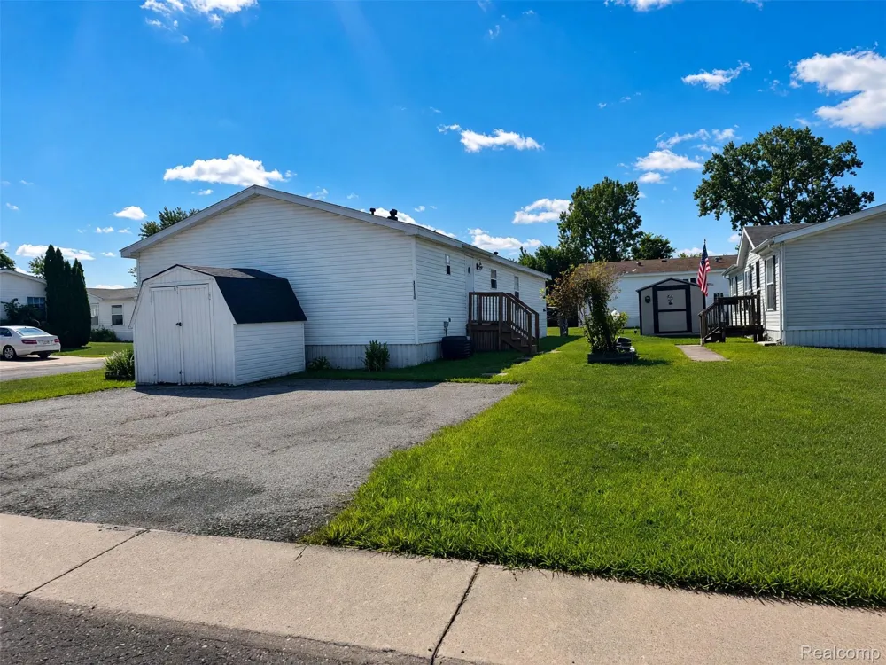 28917 Briarwood Huron Charter Township, MI 48134