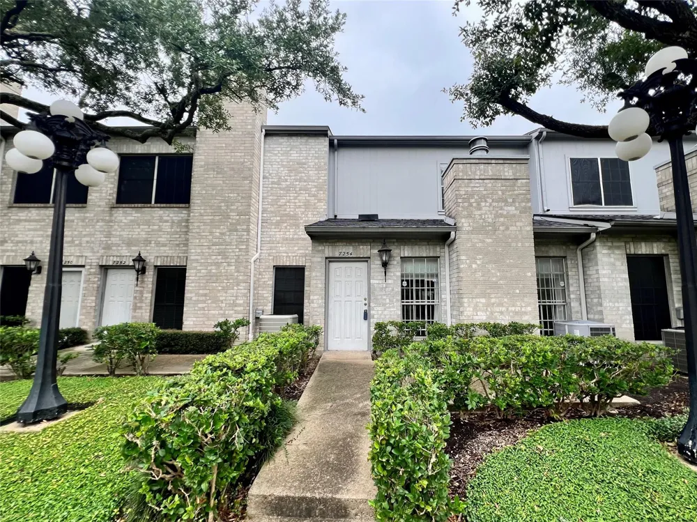 7254 Regency Square Court #7254 Houston, TX 77036