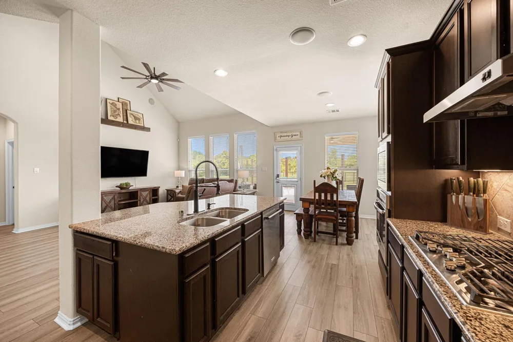 341 Burgundy Drive Alvin, TX 77511