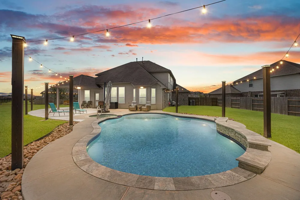 341 Burgundy Drive Alvin, TX 77511