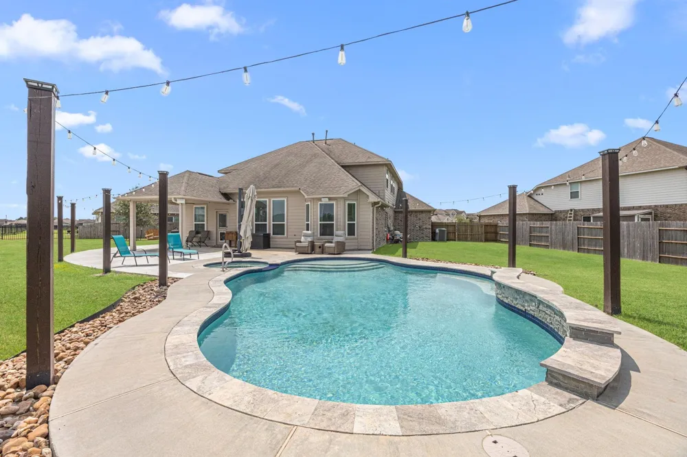 341 Burgundy Drive Alvin, TX 77511