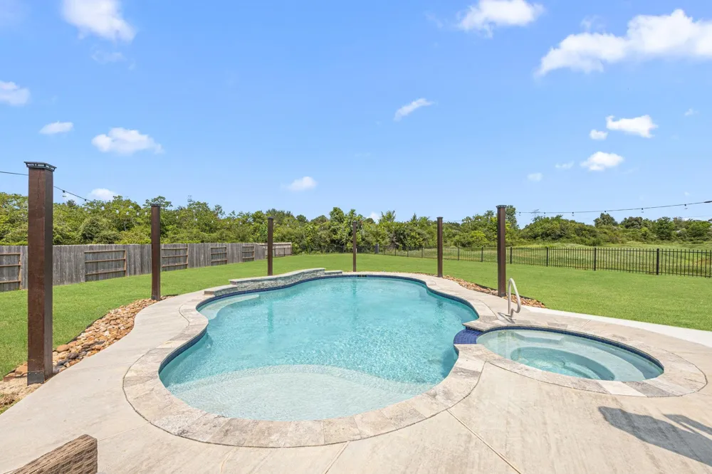 341 Burgundy Drive Alvin, TX 77511