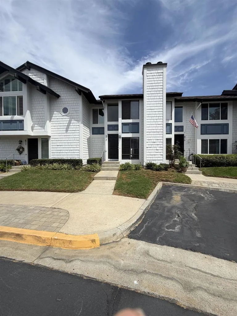 874 Marigold Court Carlsbad, CA 92011