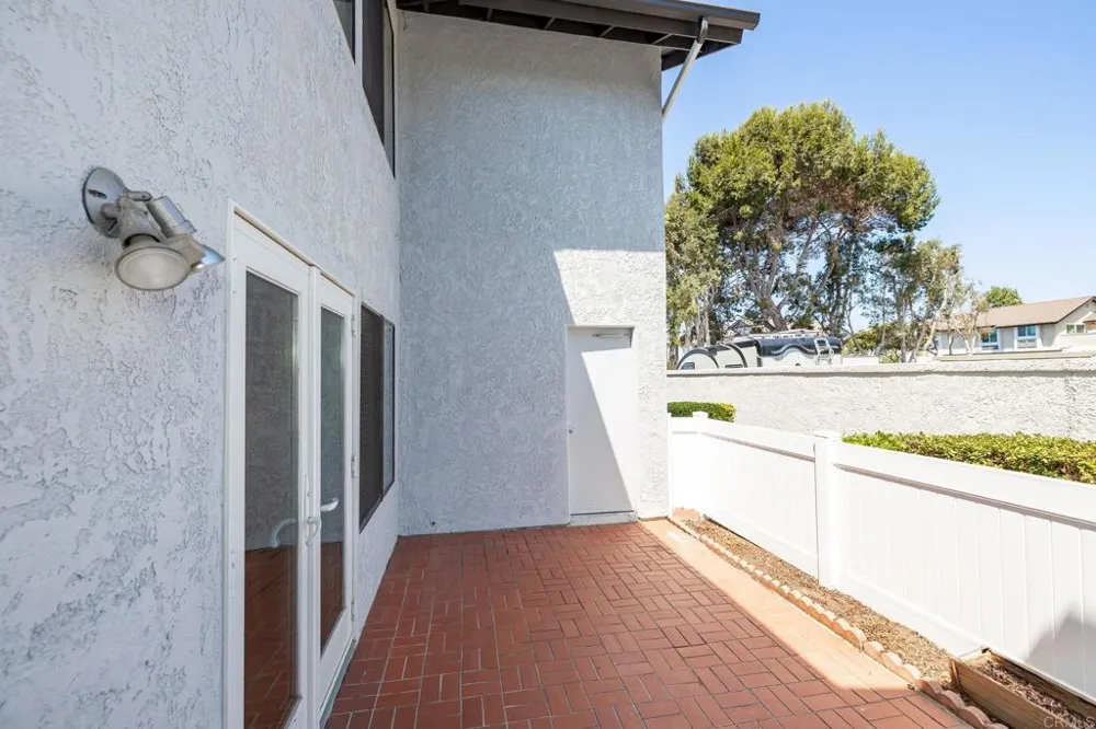 874 Marigold Court Carlsbad, CA 92011