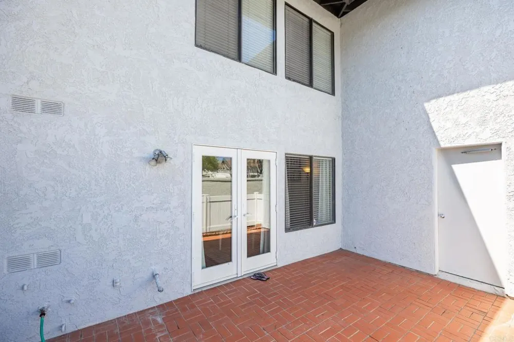 874 Marigold Court Carlsbad, CA 92011