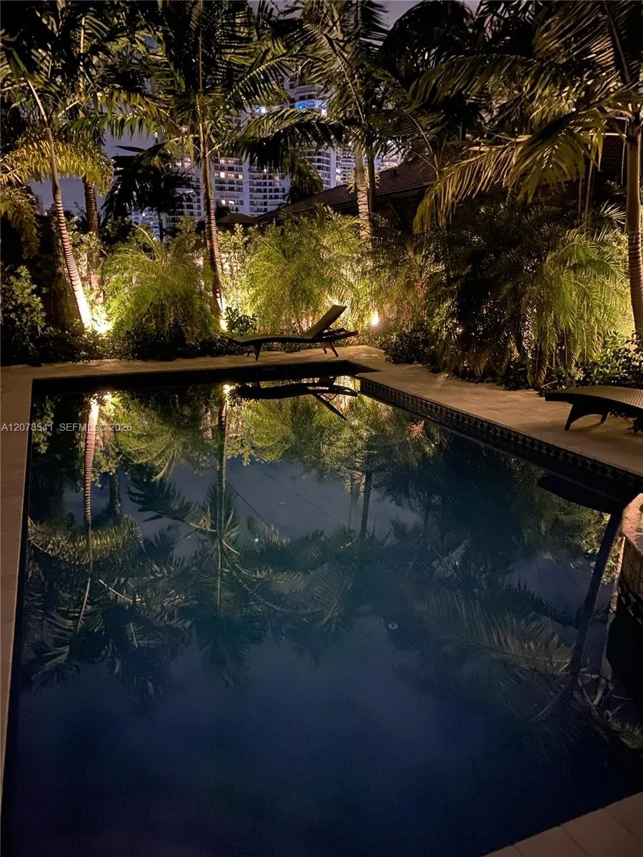 343 190th St Sunny Isles Beach, FL 33160