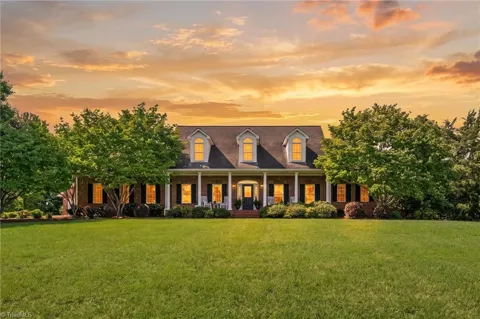 229 Country Circle