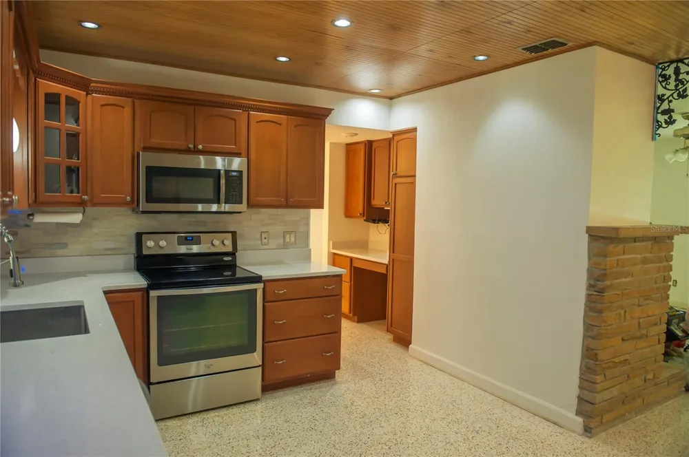 904 BROOKSIDE DRIVE Clearwater, FL 33764