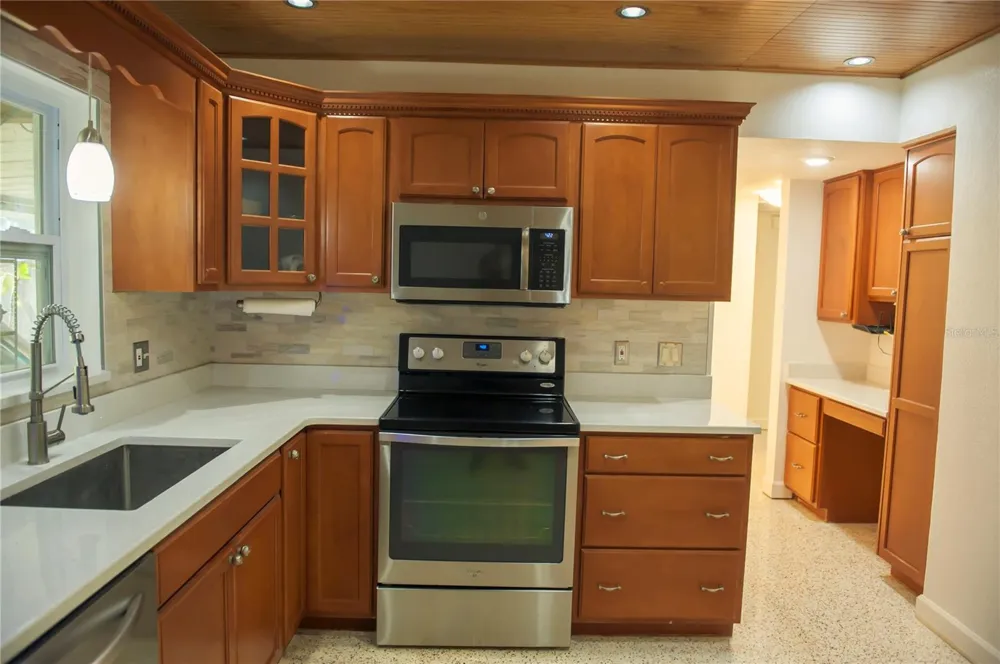 904 BROOKSIDE DRIVE Clearwater, FL 33764