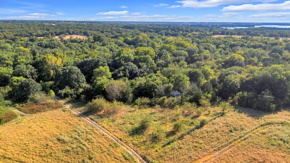 2190 County Road 1215 Savoy, TX 75479