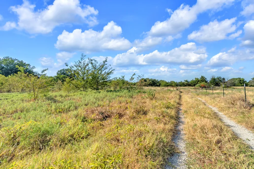 2190 County Road 1215 Savoy, TX 75479