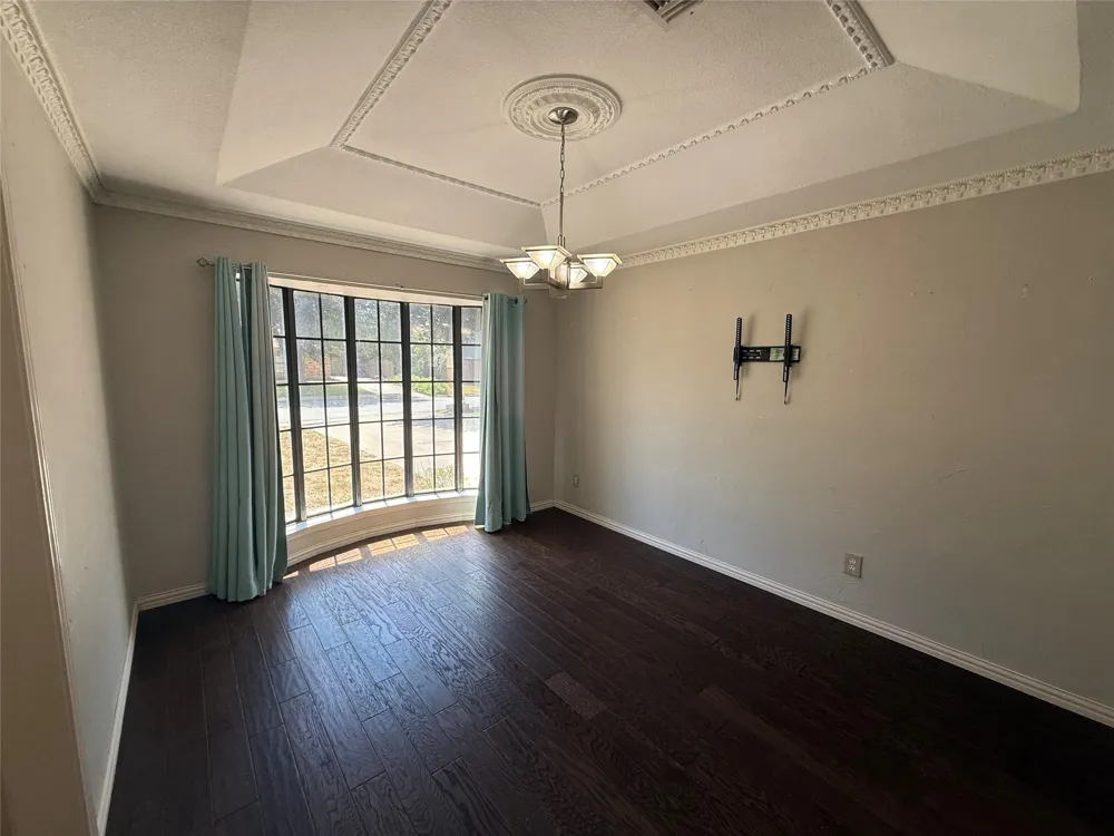 2809 Sarah Drive Pantego, TX 76013