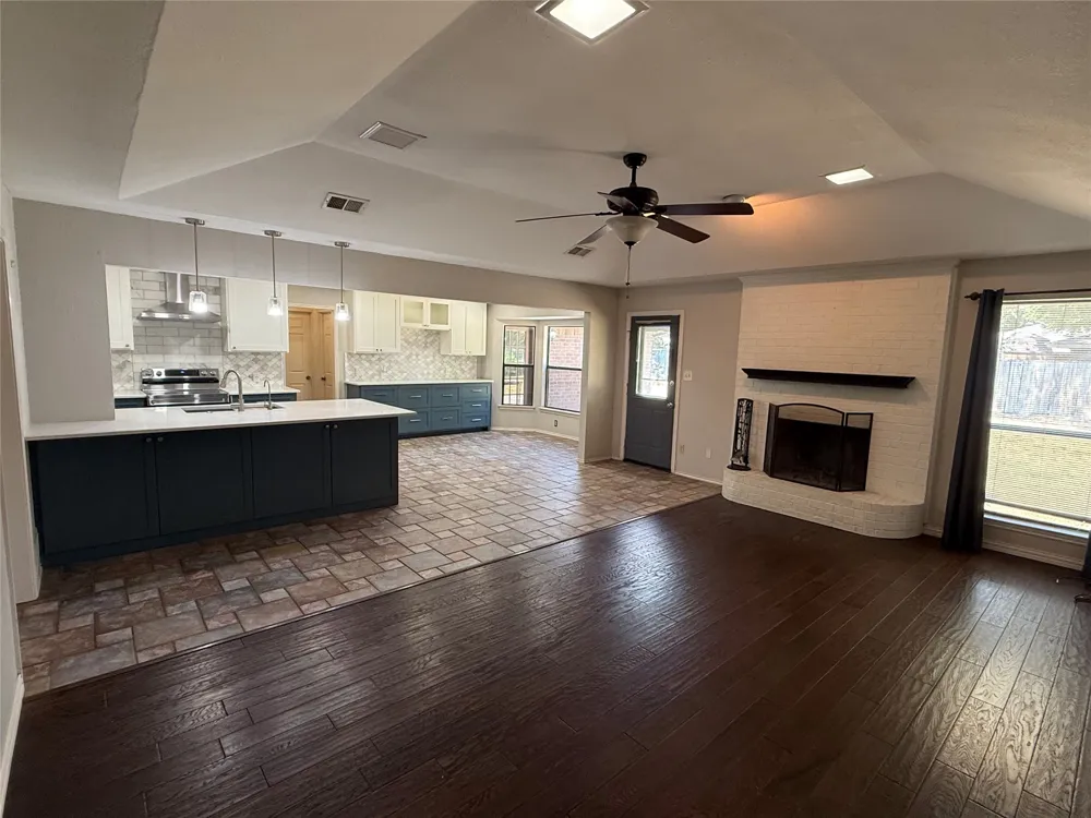 2809 Sarah Drive Pantego, TX 76013