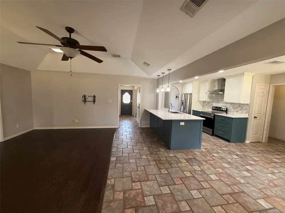 2809 Sarah Drive Pantego, TX 76013