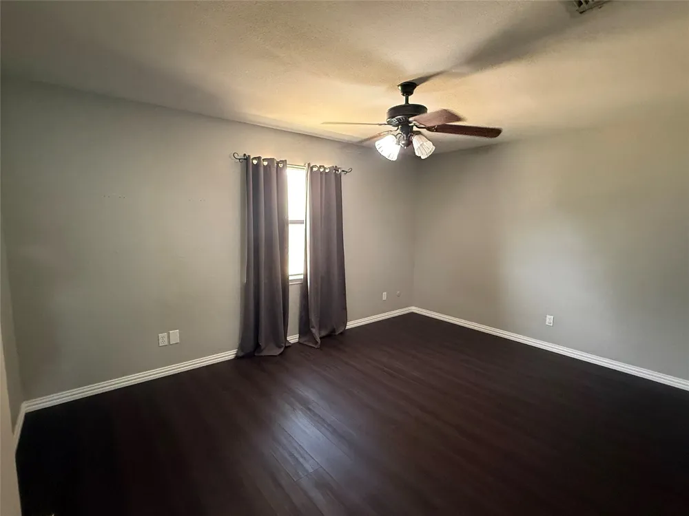 2809 Sarah Drive Pantego, TX 76013