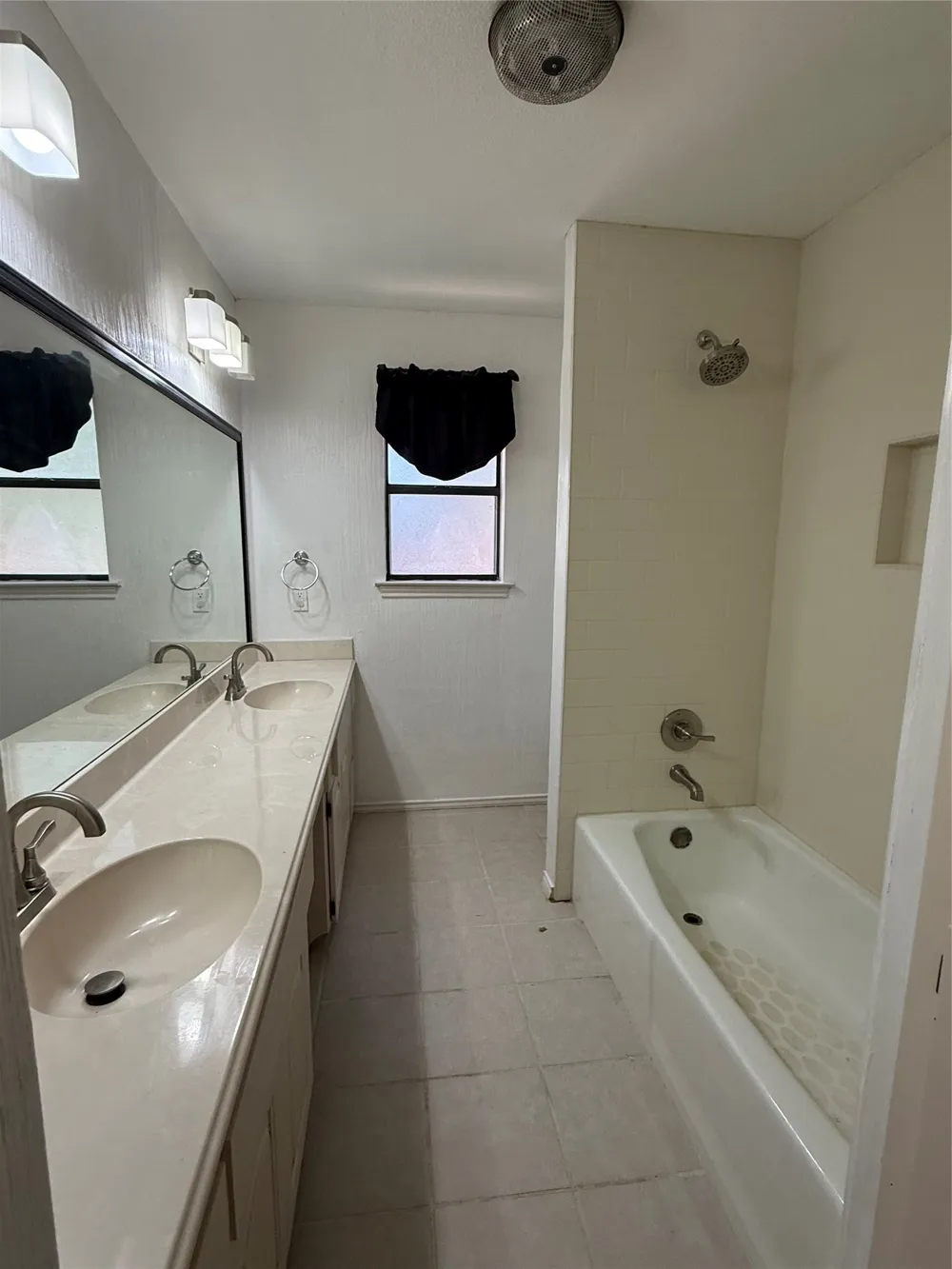 2809 Sarah Drive Pantego, TX 76013