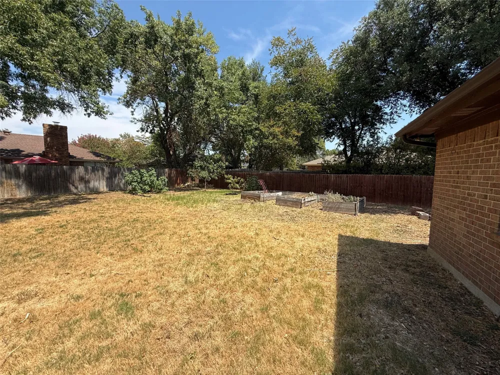 2809 Sarah Drive Pantego, TX 76013