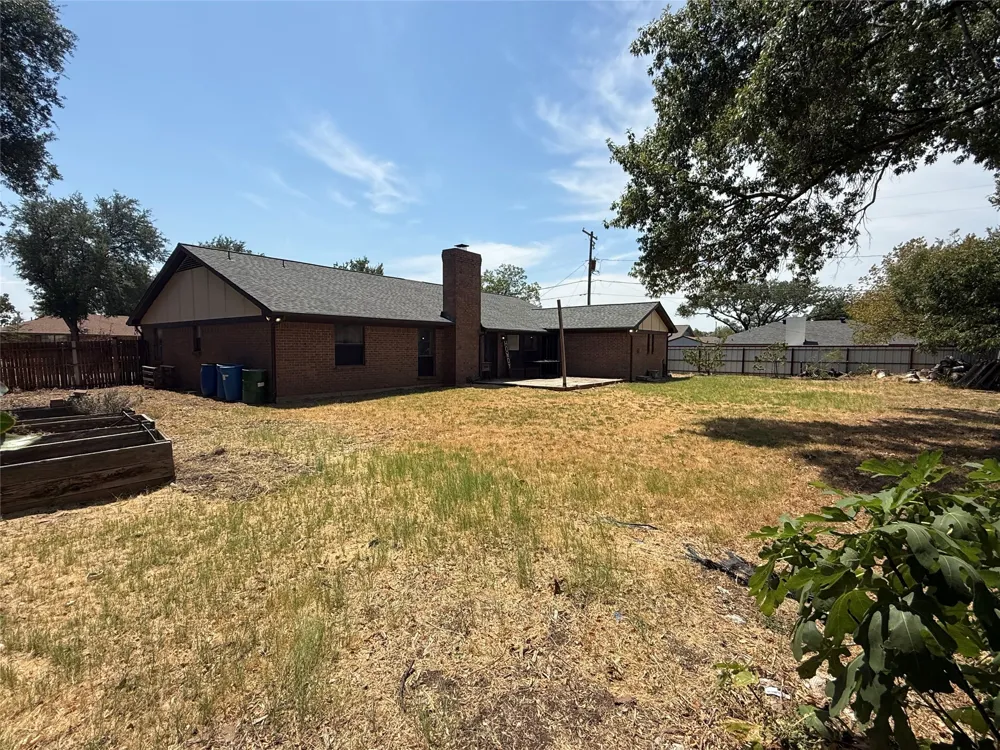 2809 Sarah Drive Pantego, TX 76013