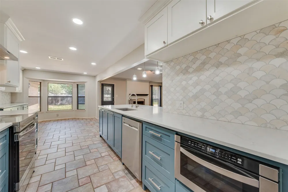 2809 Sarah Drive Pantego, TX 76013