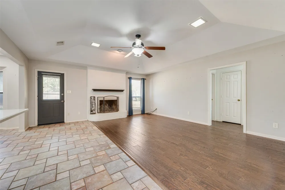 2809 Sarah Drive Pantego, TX 76013