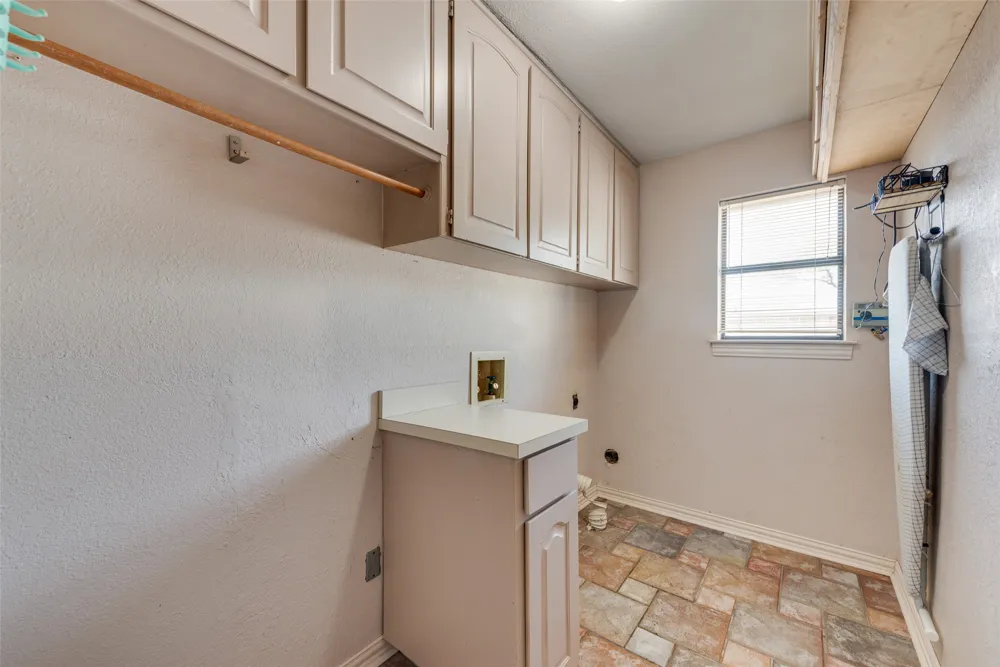 2809 Sarah Drive Pantego, TX 76013
