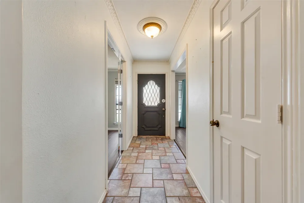 2809 Sarah Drive Pantego, TX 76013