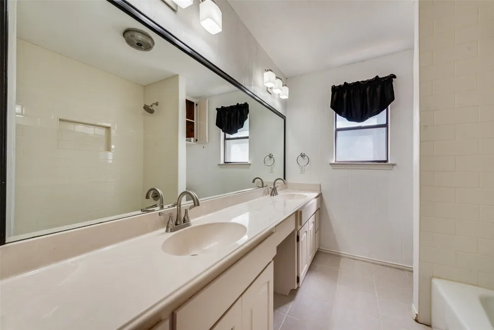 2809 Sarah Drive Pantego, TX 76013