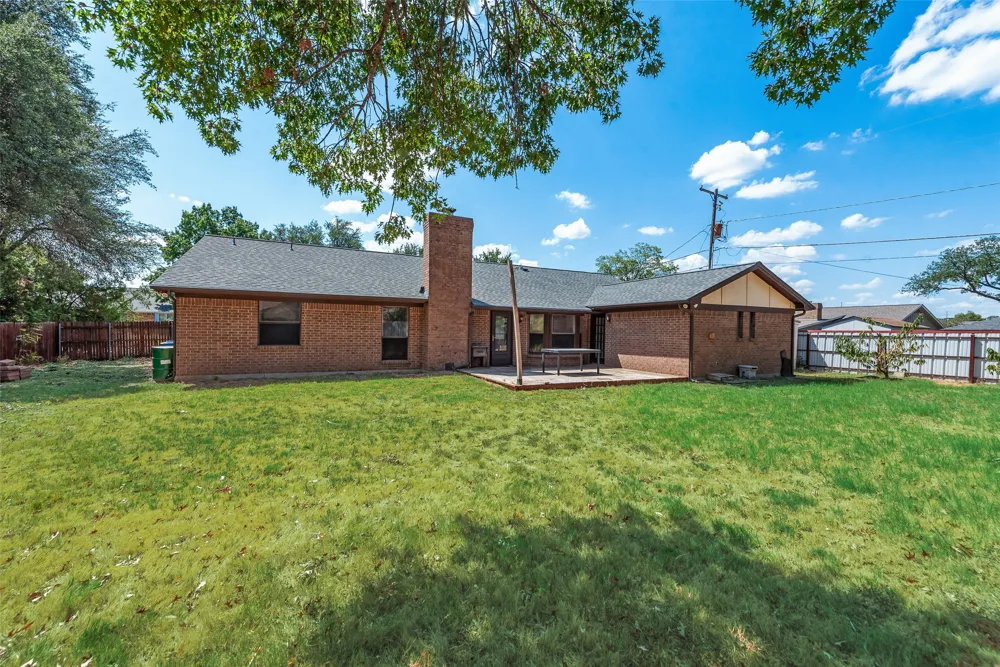 2809 Sarah Drive Pantego, TX 76013