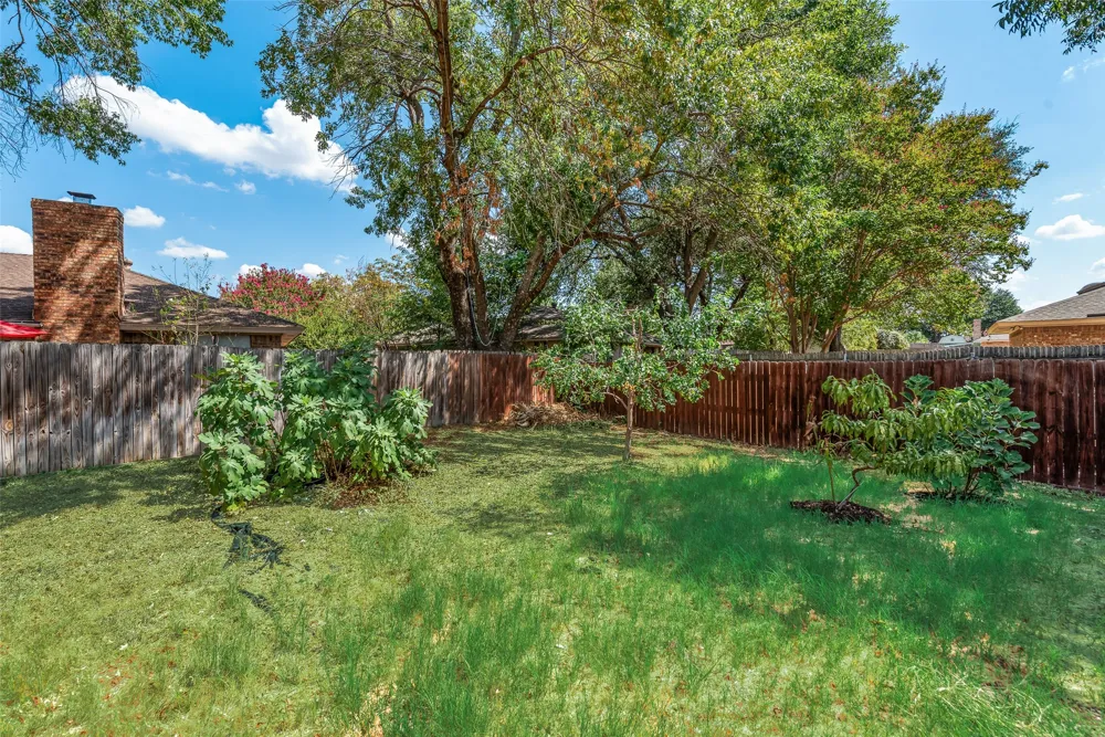 2809 Sarah Drive Pantego, TX 76013