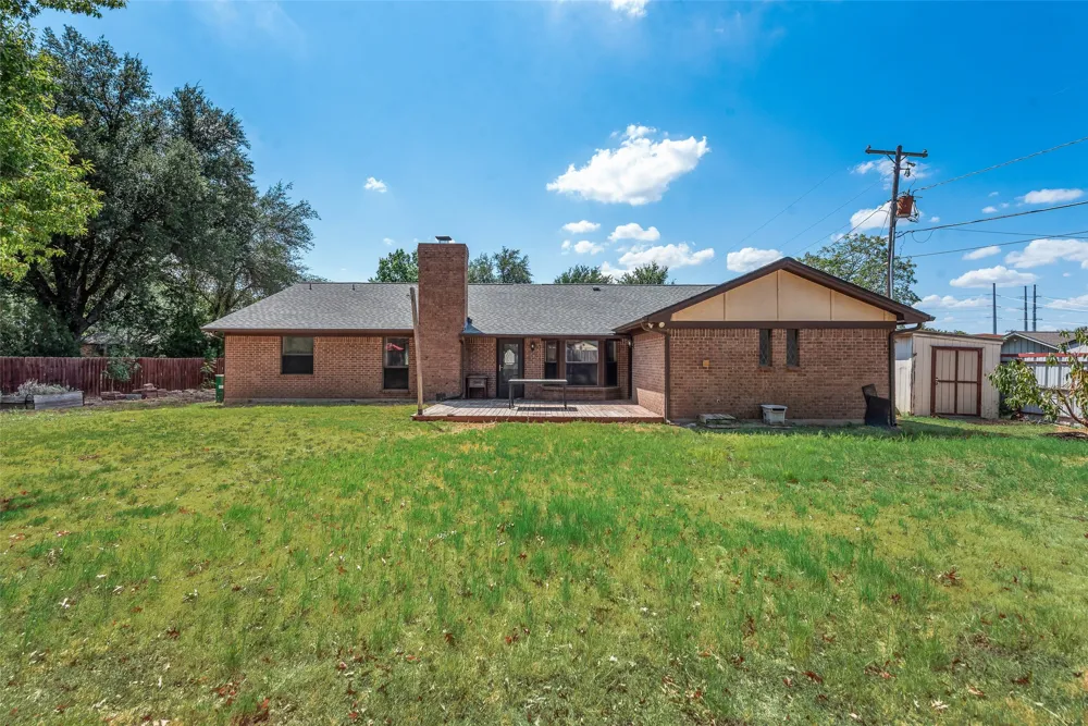 2809 Sarah Drive Pantego, TX 76013