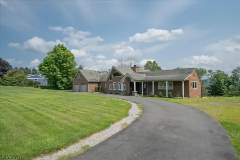 11 Summit Dr