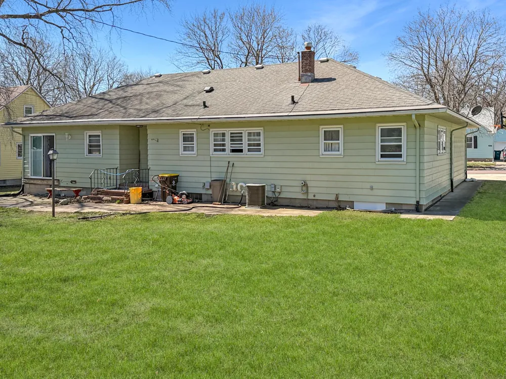 841 Redwood Drive Fairmont, MN 56031